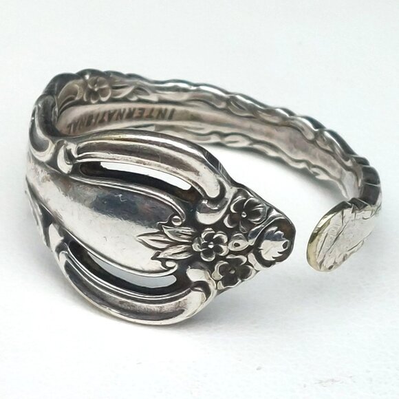 Vintage International Deep Silver Floral Spoon Wrap Ring Size 10 - Picture 1 of 6